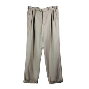 IZOD Golf Beige Khaki Relaxed Fit Pants 33x32